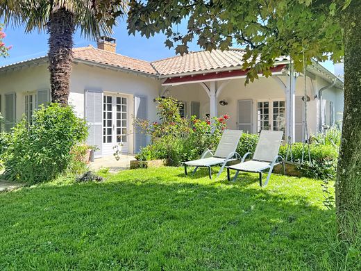 Luxury home in Jassans-Riottier, Ain