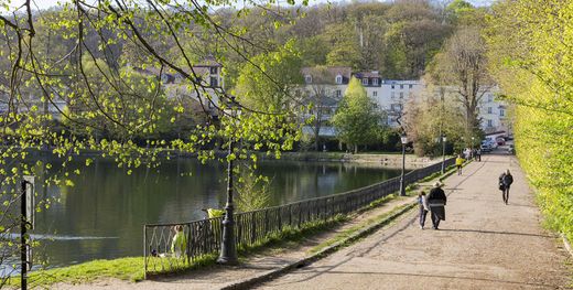 Apartment / Etagenwohnung in Ville-d'Avray, Hauts-de-Seine