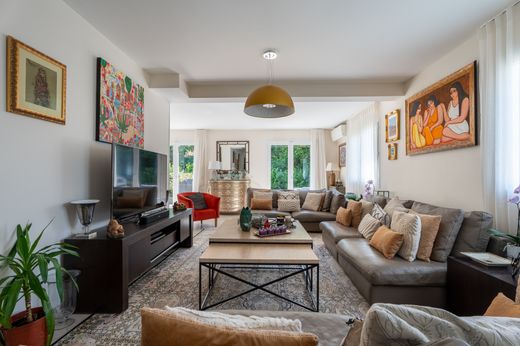 Luxus-Haus in Prévessin-Moëns, Ain