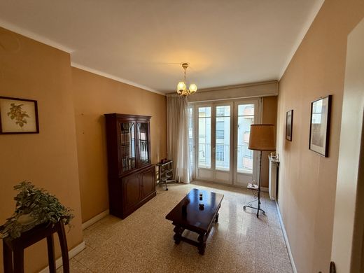 Beausoleil, Alpes-Maritimesのアパートメント