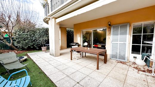 Apartment in Châteauneuf-le-Rouge, Bouches-du-Rhône