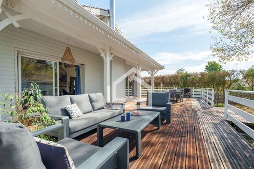 Luxury home in Hourtin, Gironde