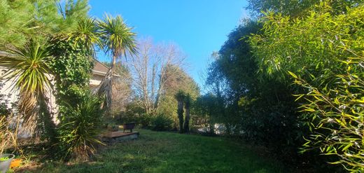 Maison de luxe à Sainte-Eulalie, Gironde