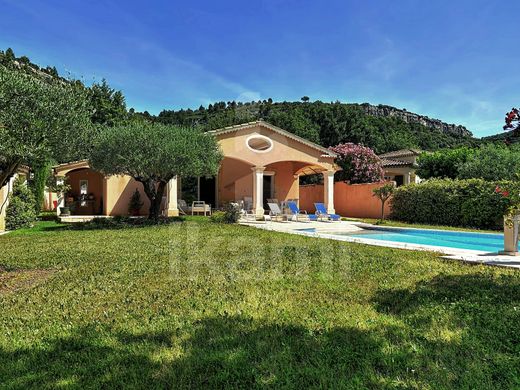 Luxury home in Chusclan, Gard