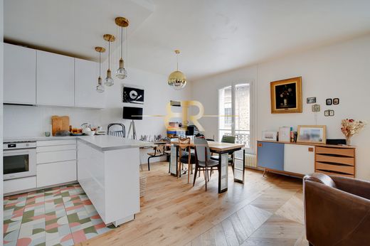 Apartament w Buttes-Chaumont, Villette, Bas Belleville, Paris