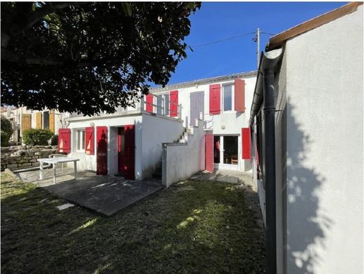 Luxury home in Saint-Pierre-d'Oléron, Charente-Maritime
