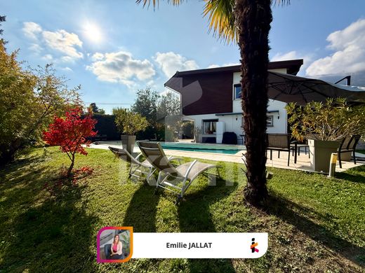 Luxus-Haus in Bernin, Isère