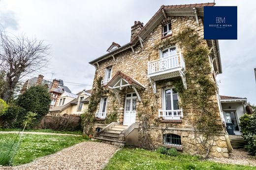 Casa di lusso a Le Chesnay, Yvelines