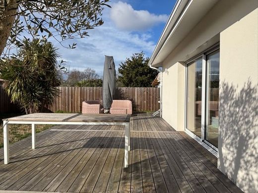 Luxury home in Le Teich, Gironde