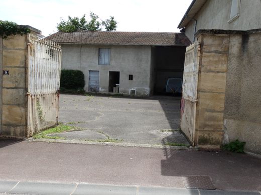 Land in Saint-Laurent-de-Mure, Rhône