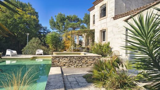 ‏בתי יוקרה ב  נים, Gard