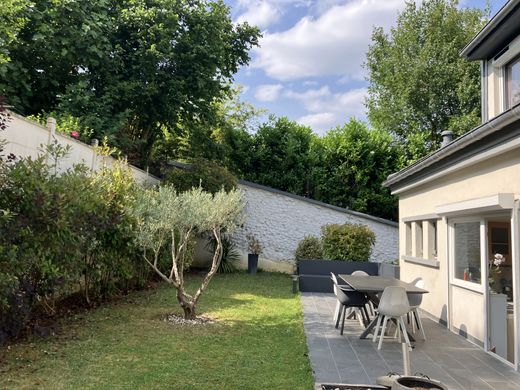 Casa di lusso a Le Perreux-sur-Marne, Val-de-Marne
