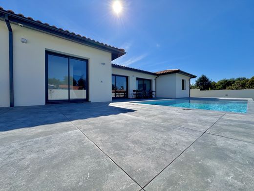 Latresne, Girondeの高級住宅