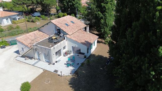 豪宅  La Tremblade, 滨海夏朗德省