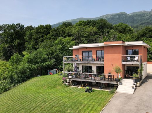 Casa de lujo en Thoiry, Ain