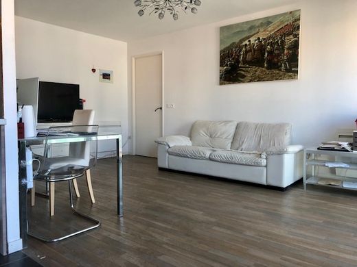 Apartment in Courbevoie, Hauts-de-Seine