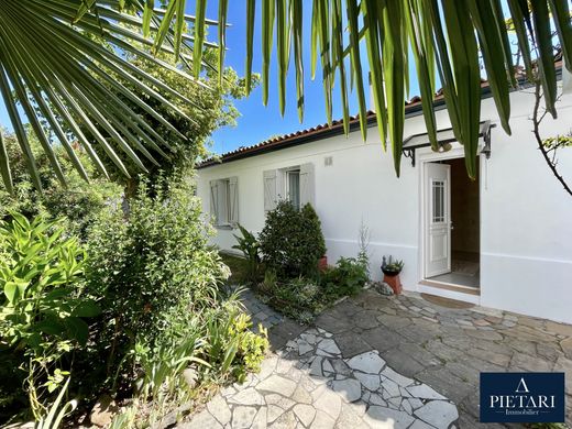 Luxury home in Caudéran, Gironde