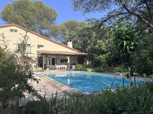 ‏וילה ב  נים, Gard