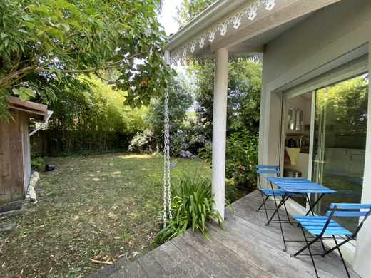 Luxus-Haus in Arès, Gironde