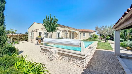 ‏וילה ב  נים, Gard