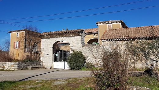 빌라 / Les Vans, Ardèche