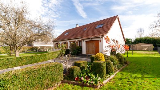 Luxus-Haus in Pavilly, Seine-Maritime