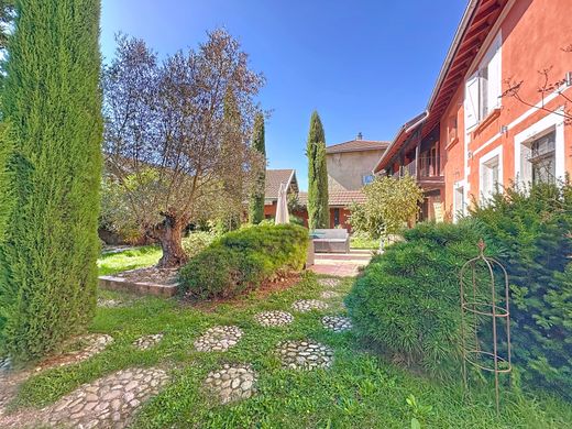 Luxus-Haus in La Côte-Saint-André, Isère