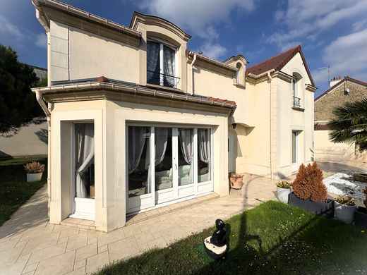 Luxe woning in Saint-Maur-des-Fossés, Val-de-Marne
