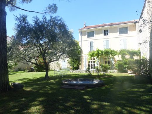 Luxury home in Saint-Paul-Trois-Châteaux, Drôme