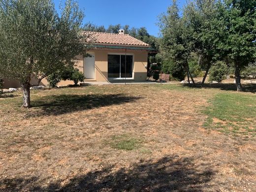 Villa in Pernes-les-Fontaines, Vaucluse