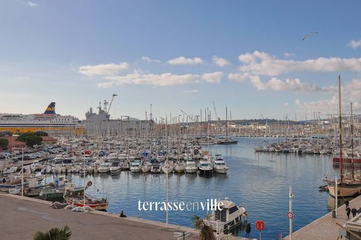 Apartment / Etagenwohnung in Toulon, Var