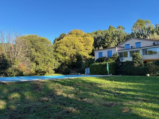 빌라 / Châteaudouble, Var