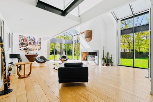 Luxury home in Herbeville, Yvelines