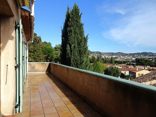 Элитный дом, Иер, Var