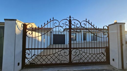 Βίλα σε Saint-Gilles, Gard