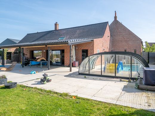 Luxury home in Cappelle-en-Pévèle, North