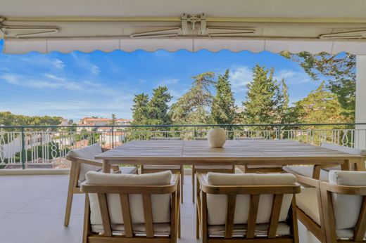 Le Cannet, Alpes-Maritimesのアパートメント