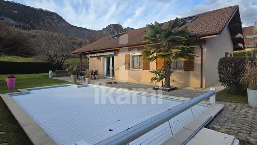 Luxus-Haus in Doussard, Haute-Savoie