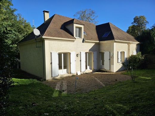 Luxury home in L'Étang-la-Ville, Yvelines