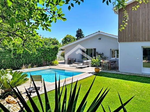 Luxury home in Mérignac, Gironde