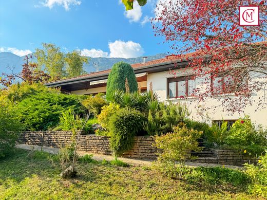 Βίλα σε Saint-Ismier, Isère