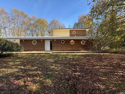 Luxury home in Salles, Gironde
