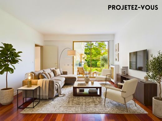 Apartment in Neuilly-sur-Seine, Hauts-de-Seine