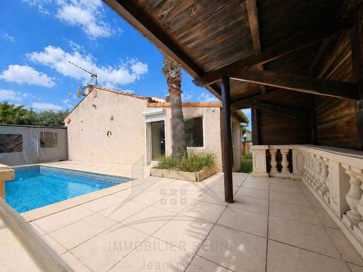 Villa in Châteauneuf-les-Martigues, Bouches-du-Rhône