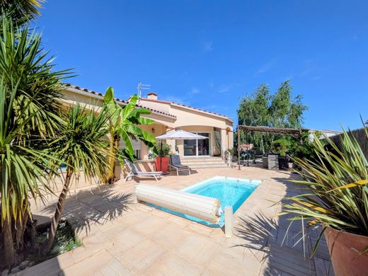 Villa in Villeneuve-de-la-Raho, Pyrénées-Orientales