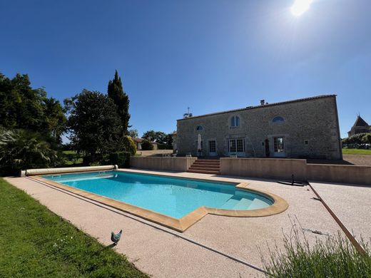 Casa di lusso a Tonnay-Charente, Charente-Maritime