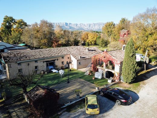 Villa in Aix-en-Provence, Bouches-du-Rhône