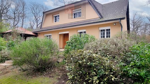 Luxury home in Lamorlaye, Oise