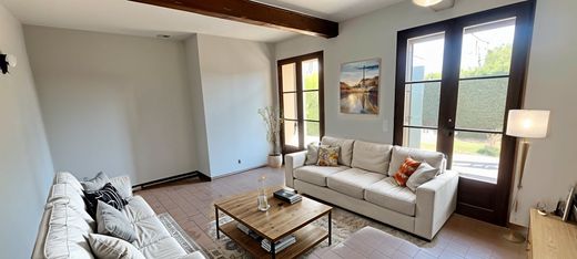 Πολυτελή κατοικία σε Saint-Saturnin-lès-Avignon, Vaucluse