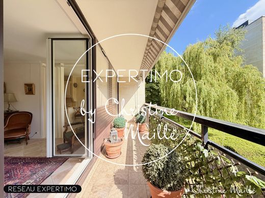 Apartment / Etagenwohnung in Versailles, Yvelines